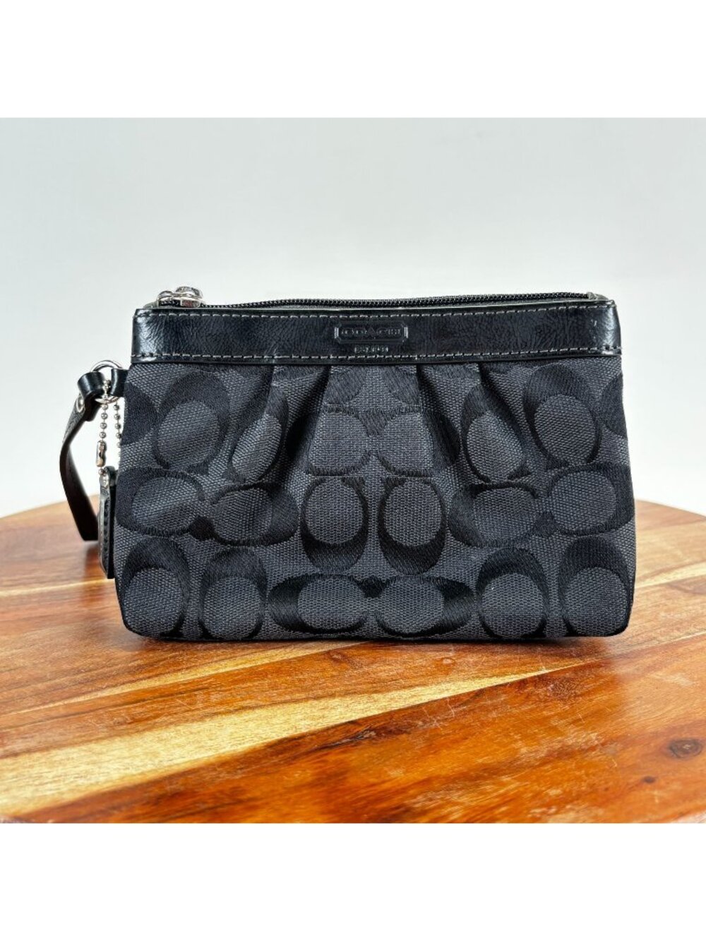 Coach Signature Logo Zip Wristlet Vintage 2000’s Black Pleated Fabric